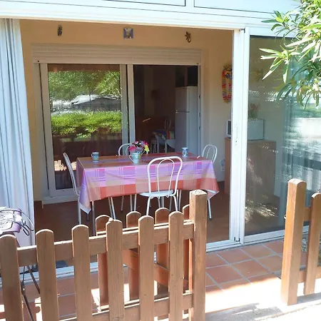 Apartment 2 Pieces En Rez-de-chaussee Proche Avec Parking Prive Et Terrain De Petanque - Fr-1-387-109