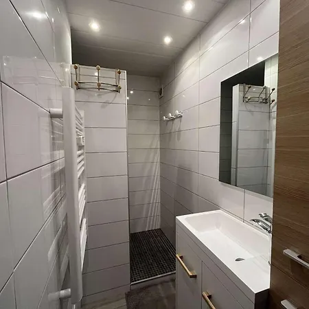 Apartment 2 Pieces En Rez-de-chaussee Proche Avec Parking Prive Et Terrain De Petanque - Fr-1-387-109 *