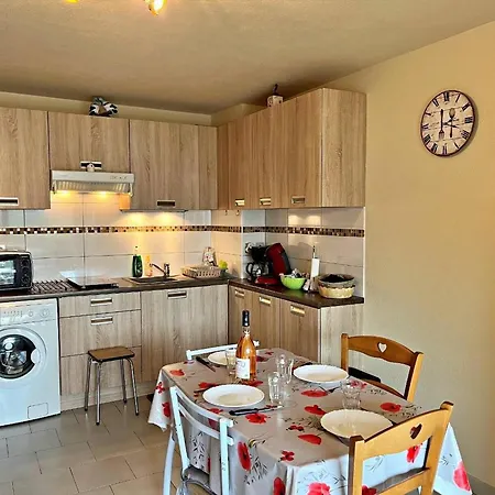 Apartment 2 Pieces En Rez-de-chaussee Proche Avec Parking Prive Et Terrain De Petanque - Fr-1-387-109 *